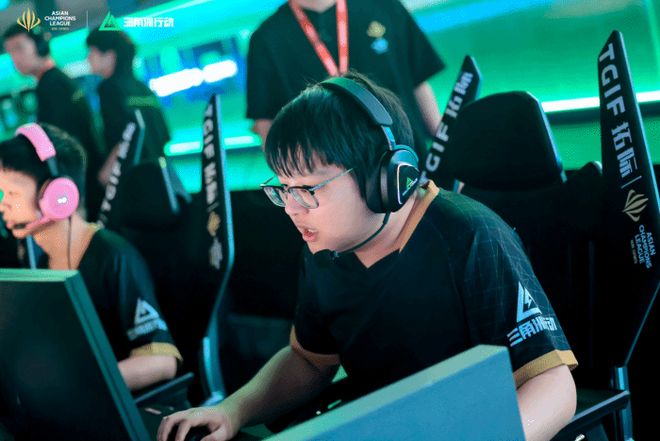 队球迷振奋 队球迷振奋